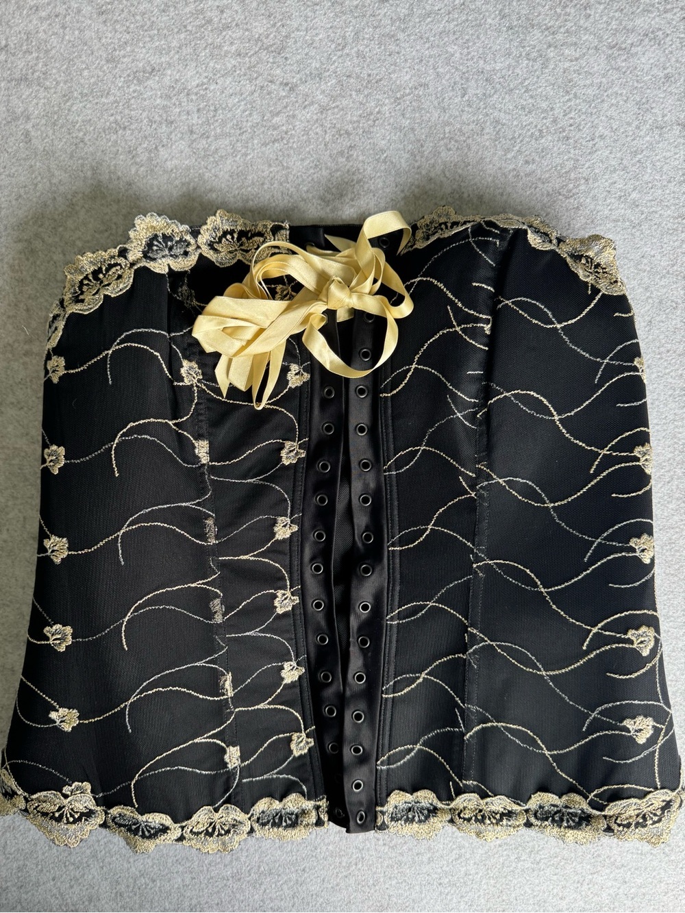Cacique Black/Gold Corset Size 18-20